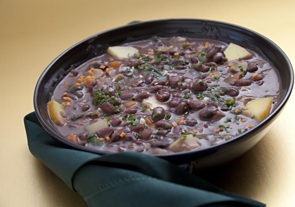 Feijão e batatas são dois dos alimentos mais consumidos no Brasil. Você sabe onde eles surgiram? Faça o quiz sobre história da alimentação e descubra | ALEXANDRE MAZZO /GAZETA DO POVO