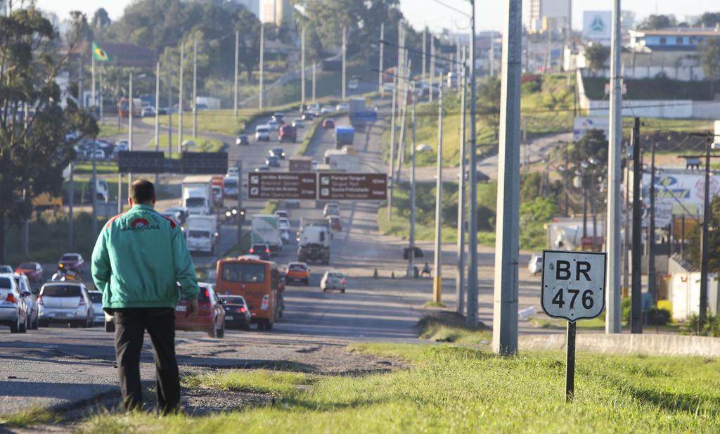 O trecho é considerado um dos mais deteriorados da Linha Verde | Daniel Castellano /Gazeta do Povo