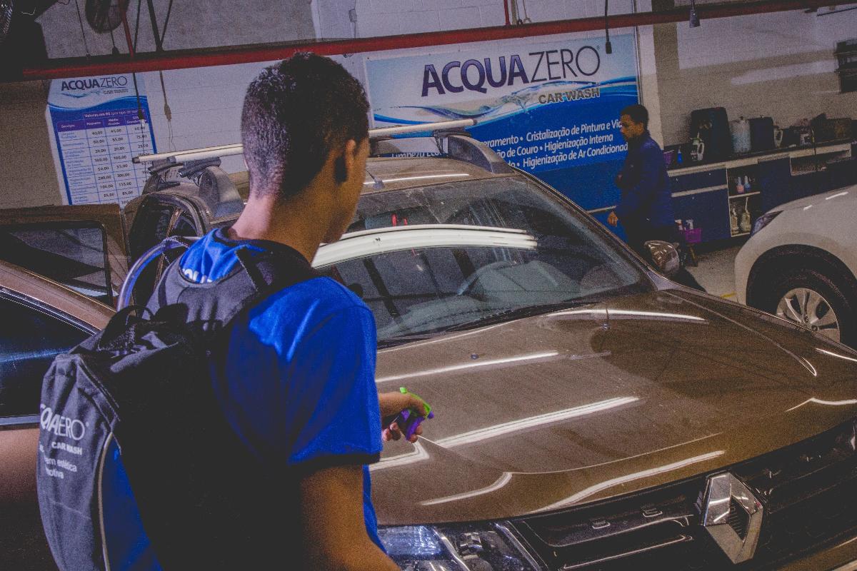 AzquaZero trabalha com lavagem ecológica: apenas 300 ml de água | DivulgaçãoAcquaZero