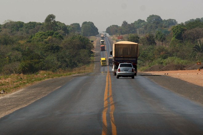 Pista simples da BR-163, em Cuiabá, em registro de 2013: objetivo da concessão era a duplicação da rodovia, mas isso pode ser adiado | Edson Rodrigues /Secom-MT