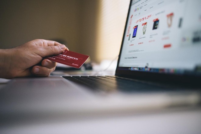 Cuidado redobrado na Black Friday para não ser vítima de golpes. | Negative Space/Pexels