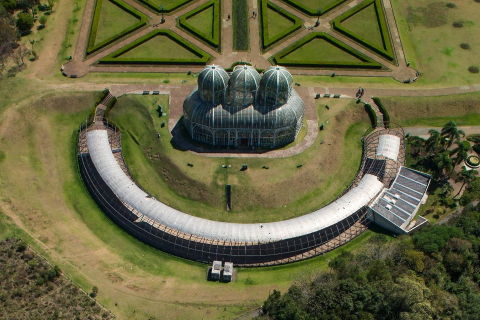 Em um ano, Curitiba sobe 11 posições e é a 4.ª melhor cidade do país para empreender Curitiba é 4.º lugar no Índice de Cidades Empreendedoras 2017 | Letícia AkemiGazeta do Povo