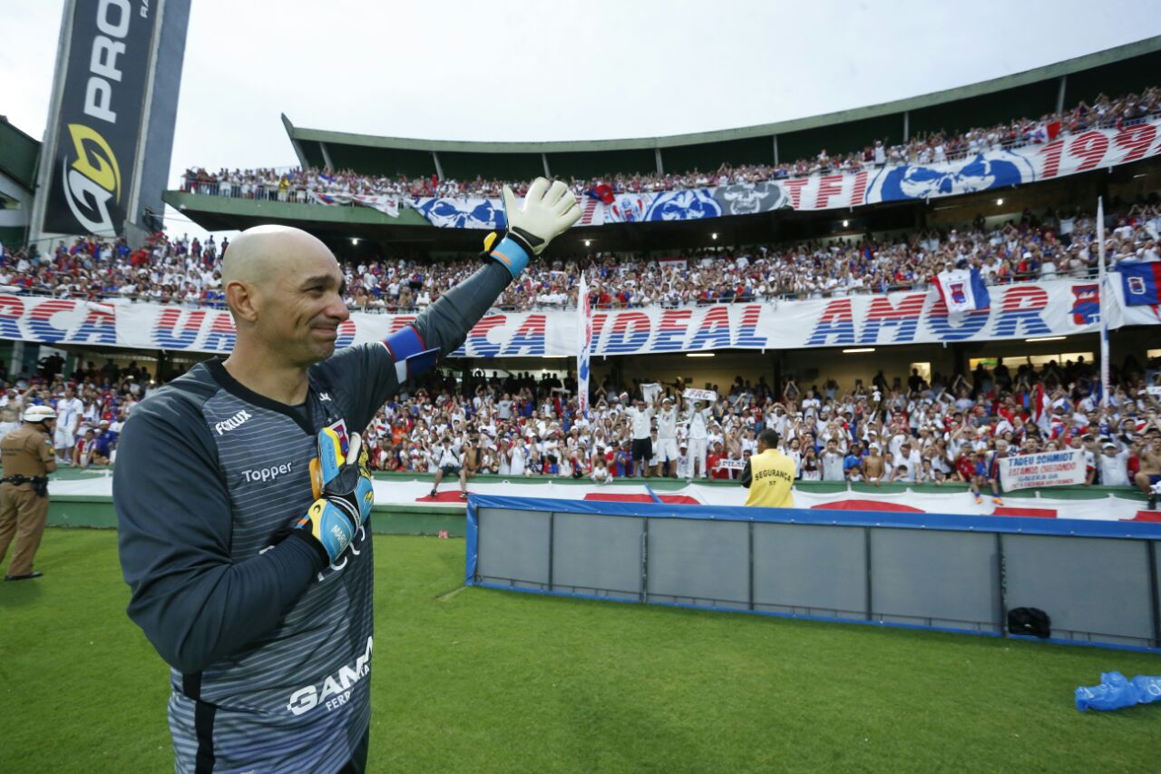 Goleiro Marcos se emociona na despedida como jogador de futebol. | Hugo Harada/Gazeta do Povo/