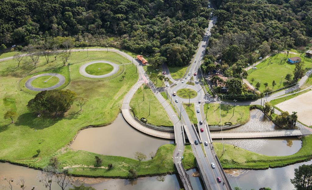 Movimento nas estradas não será tão expressivo como em outros feriados mais longos | Leticia Akemi/Gazeta do Povo