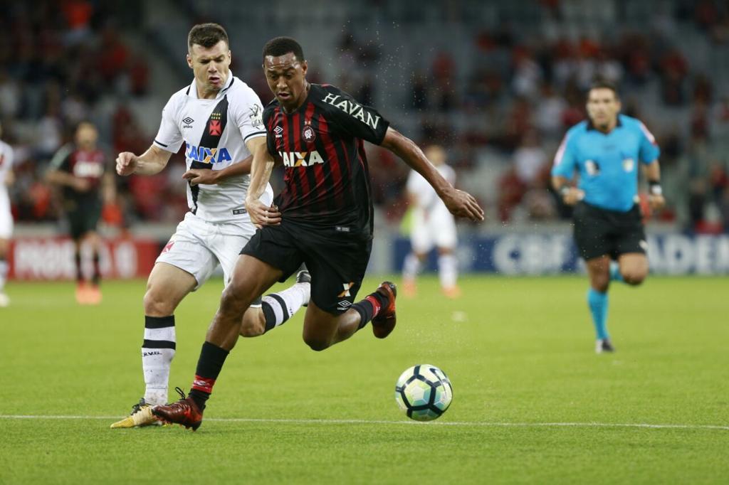 Fabrício não comemorou gol feito contra o Vasco. | Marcelo Andrade/Gazeta do Povo