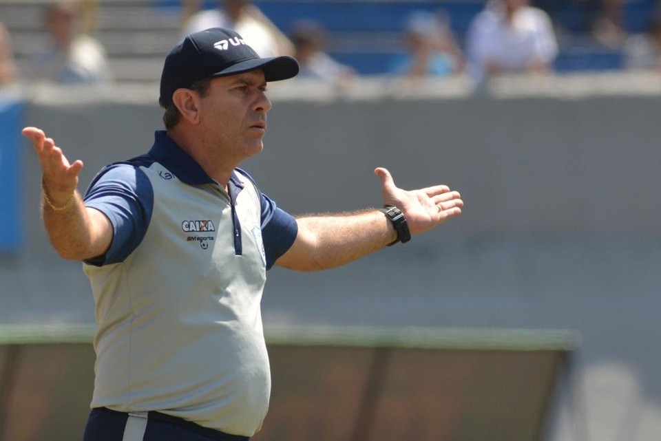 Cláudio Tencati deixa o Tubarão como técnico mais vencedor do clube. | Gustavo Oliveira/Londrina Esporte Clube