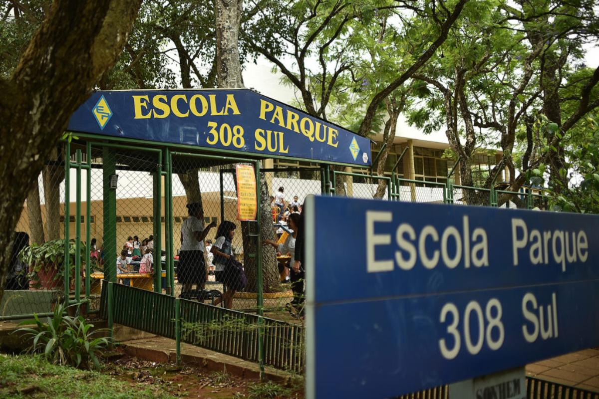 Escola pública em Brasília: menos recursos | Andre Borges