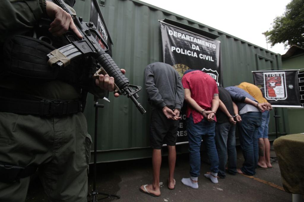 Grupo focava em pessoas idosas como vítimas dos golpes. | Daniel Caron/Tribuna do Paraná