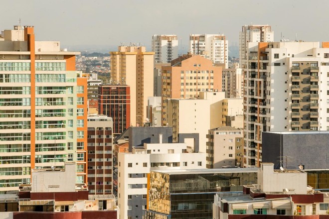 Até dezembro, é possível utilizar o dinheiro do fundo de garantia para quitar até 12 parcelas atrasadas do financiamento | Hugo Harada
Gazeta do Povo