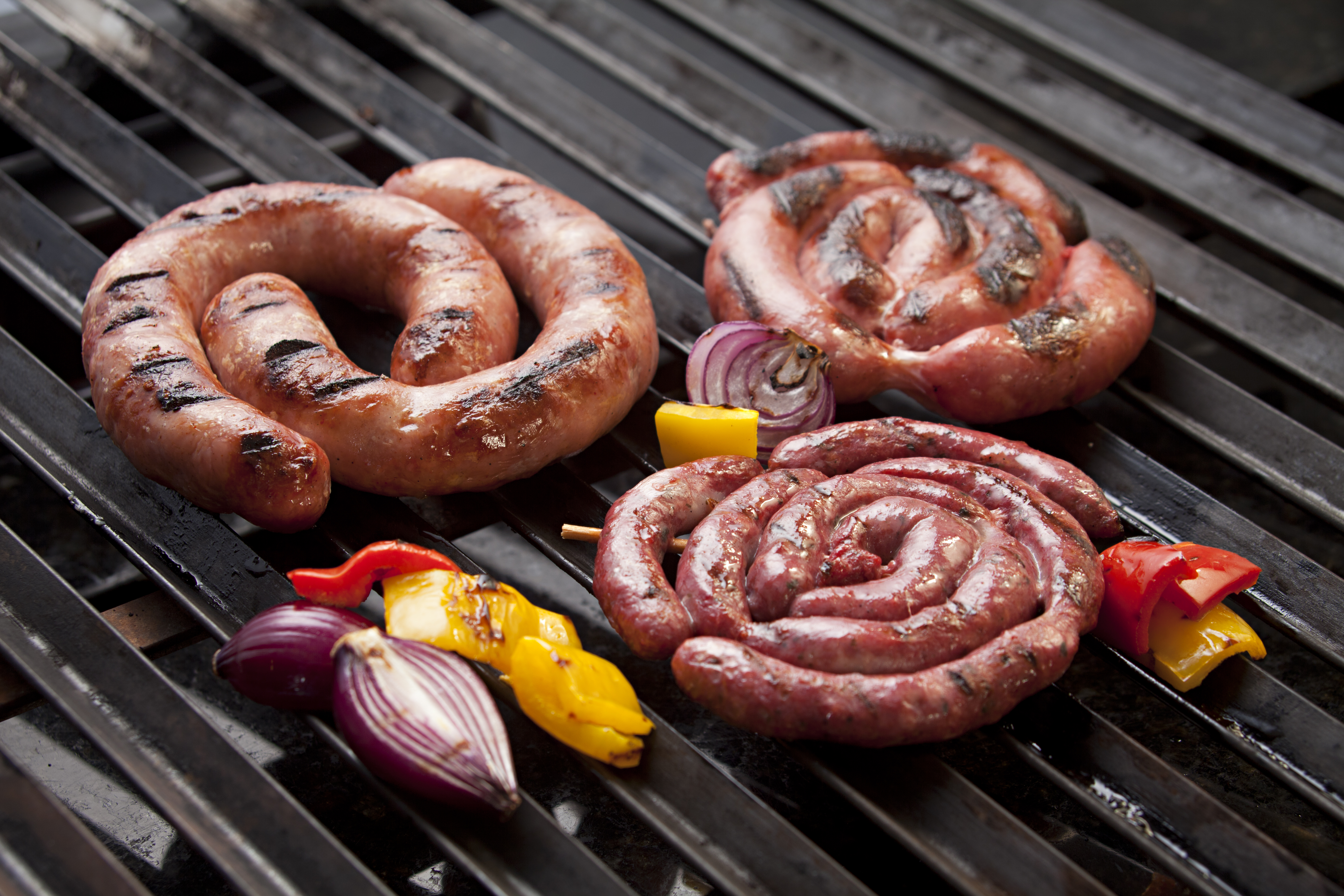 A Frimesa - central de cinco cooperativas filiadas - produz 170 quilos de linguiça toscana por minuto. | ALEXANDRE MAZZO/GAZETA DO POVO