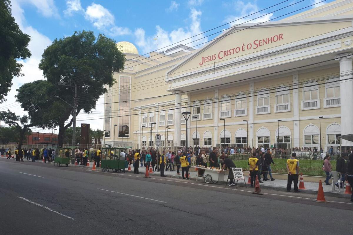 Inauguração da Igreja Universal em Curitiba | Angieli Maros
Gazeta do Povo