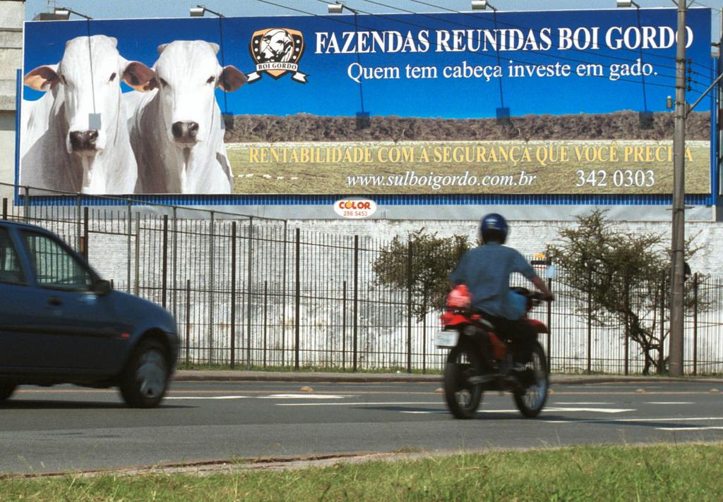 Outdoor da empresa falida da empresa Boi Gordo | ARQUIVO//GAZETA DO POVO