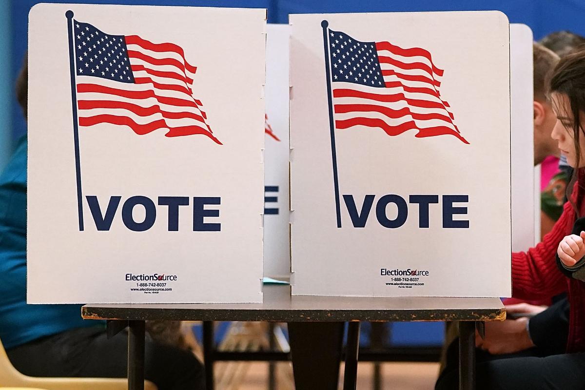 Durante a corrida eleitoral, candidatos democratas aproveitaram para fazer uma espécie de manifesto anti-Trump | CHIP SOMODEVILLA/AFP