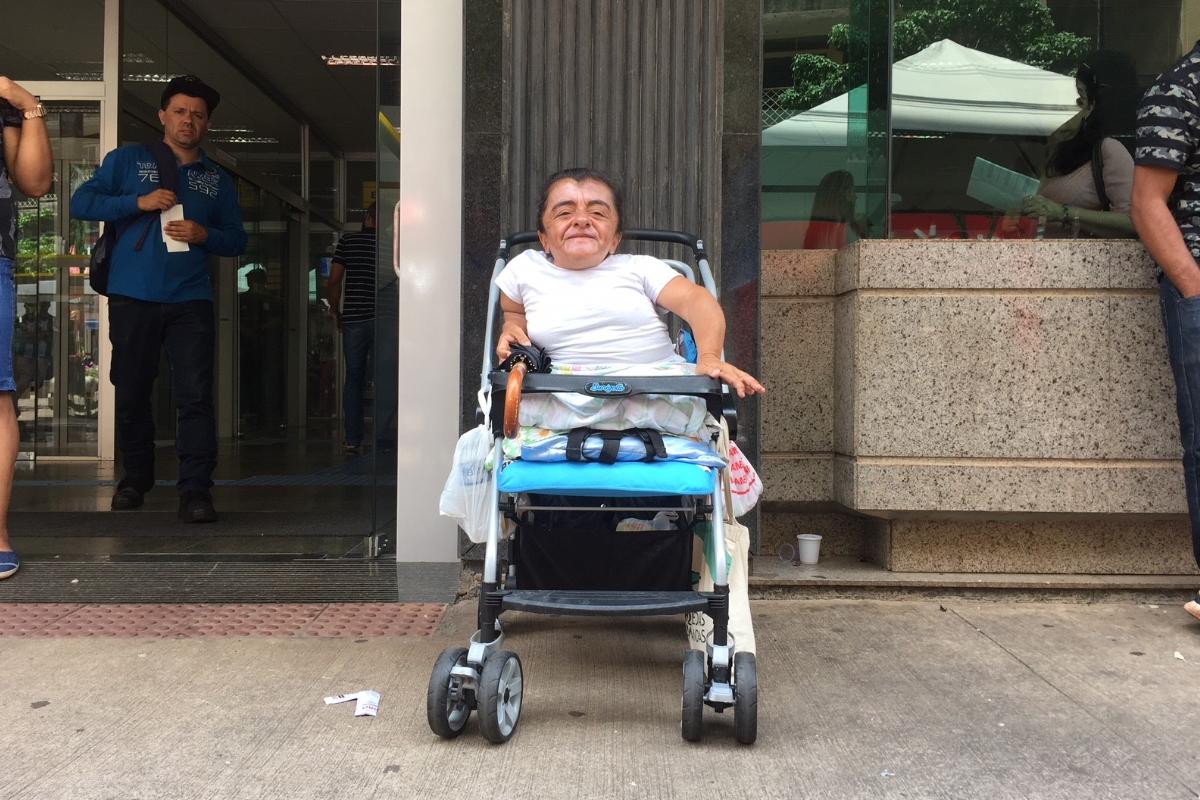 Lucimara: abandonada pelo pai por causa da paralisia, vive com a mãe, de 61 anos | Fabio Luporini