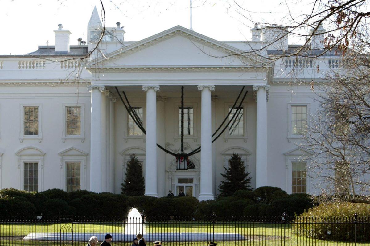 Casa Branca ficou bloqueada por alguns minutos e as ruas na área foram fechadas | KL/KEVIN LAMARQUE