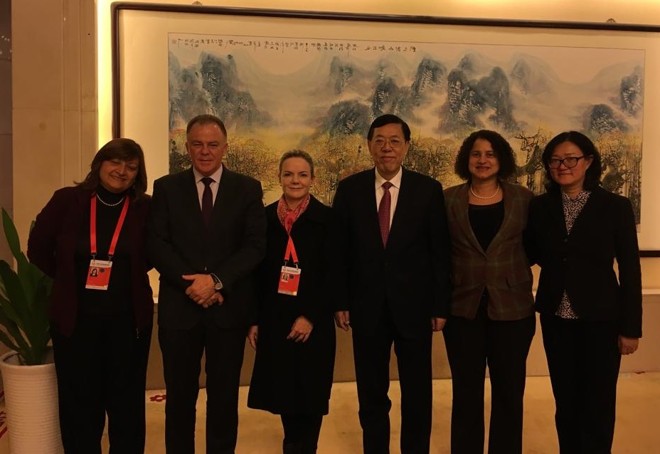 Gleisi e a comitiva brasileira que participa de encontro promovido pelo Partido Comunista Chinês, em Pequim | Divulgação/PT