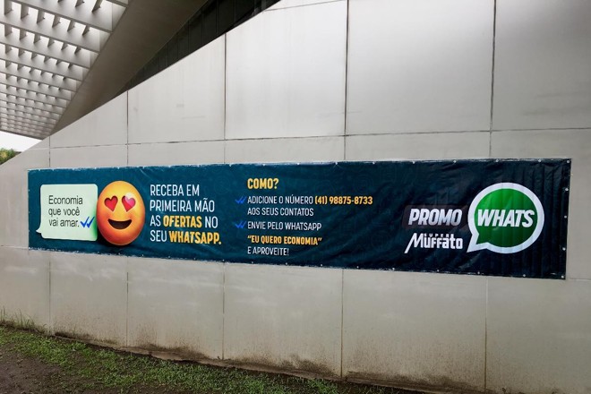 Banner na fachada do Muffato no Tarumã, em Curitiba. | Rodrigo Ghedin/Gazeta do Povo