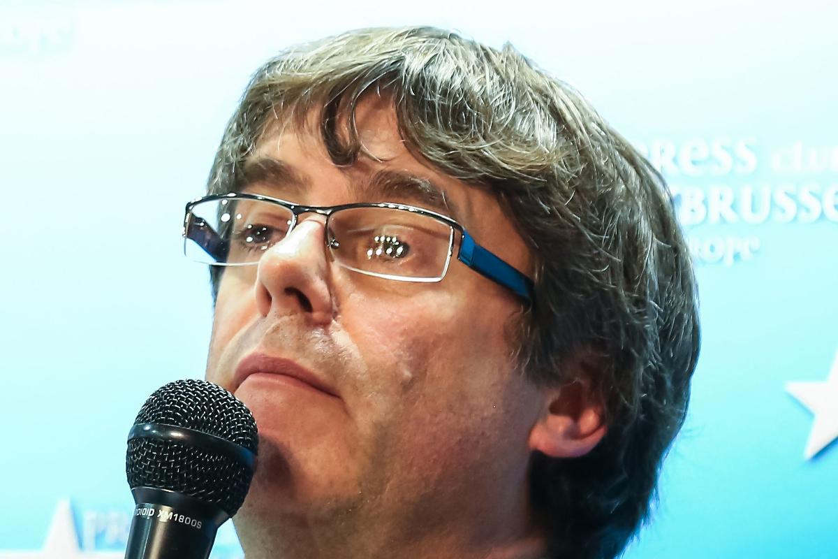 Denunciado por rebelião, presidente destituído da Catalunha pode ficar até 30 anos preso | AURORE BELOT/AFP