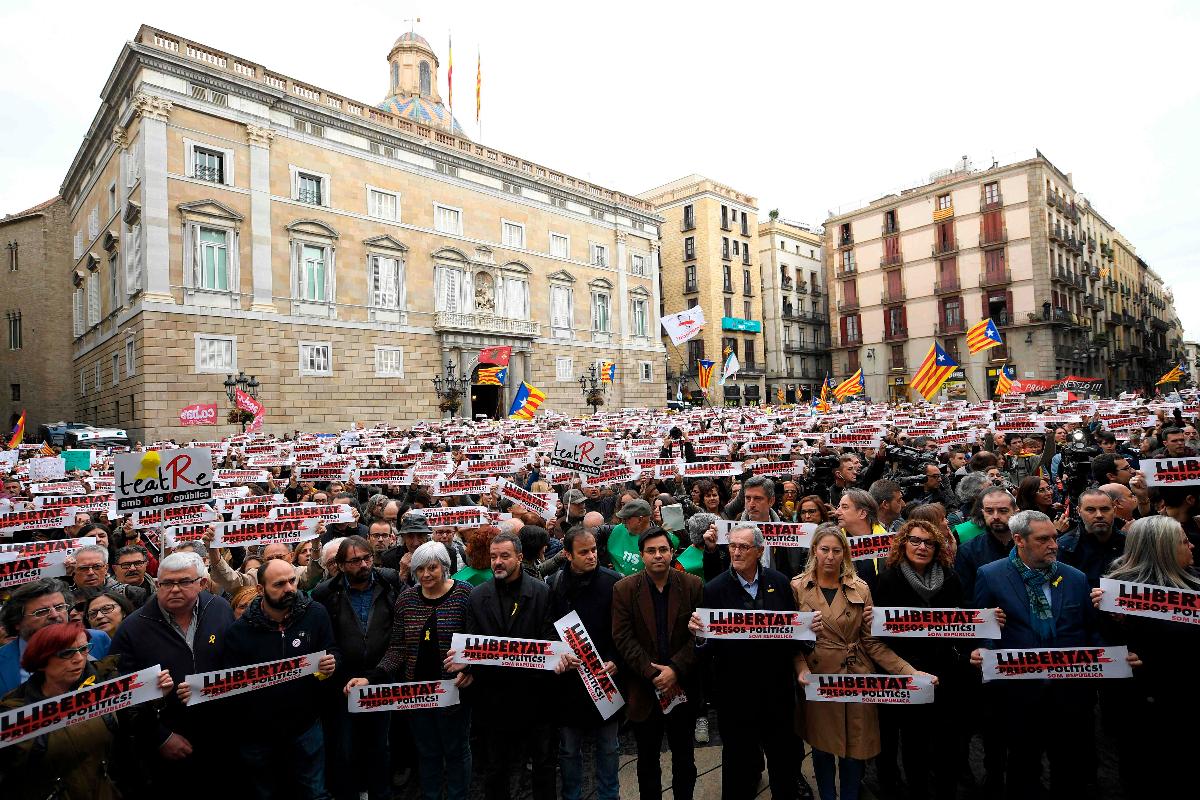 Manifestantes pró-independência da Catalunha foram para as ruas de Barcelona nesta quarta | LLUIS GENEAFP