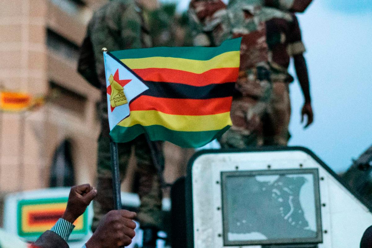 Ao menos oito líderes autoritários africanos deixaram o poder, seja por meio de golpes, de assassinatos ou de revoltas populares | MARCO LONGARI/AFP