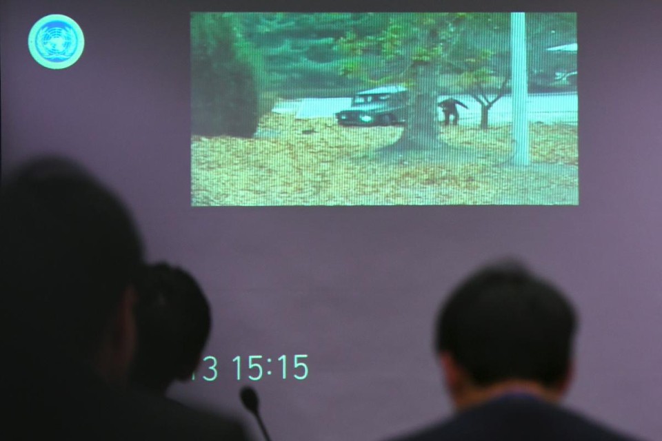 Comando das Nações Unidas no Ministério da Defesa de Seul mostra, à imprensa, imagens de perseguição a soldado norte-coreano desertor  | JUNG YEON-JE/
AFP