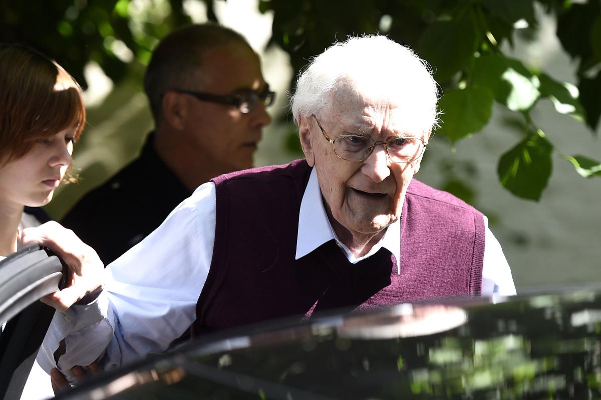 O tribunal presumiu que o condenado Oskar Gröning está apto a cumprir a sentença, apesar de sua idade | TOBIAS SCHWARZ/AFP