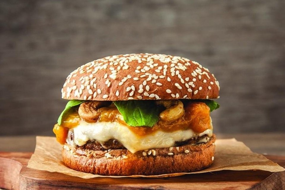 Primeiro fast food vegetariano do Brasil quer abrir 150 lojas em 5 anos Petiscos, lanches e refeições integram o cardápio do Hareburger | Hareburger