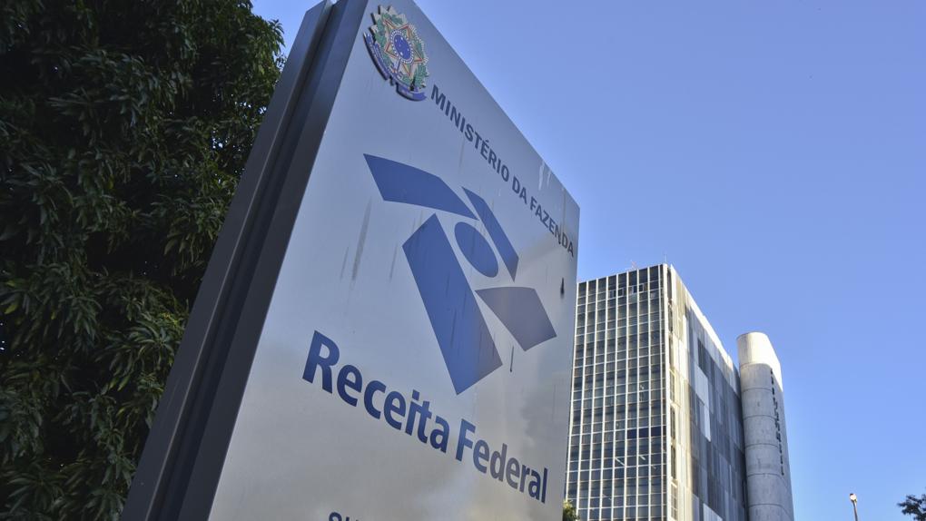 Em protesto, servidores suspenderam trabalhos em escritórios da Receita Federal | Pillar Pedreira/Agência Senado
