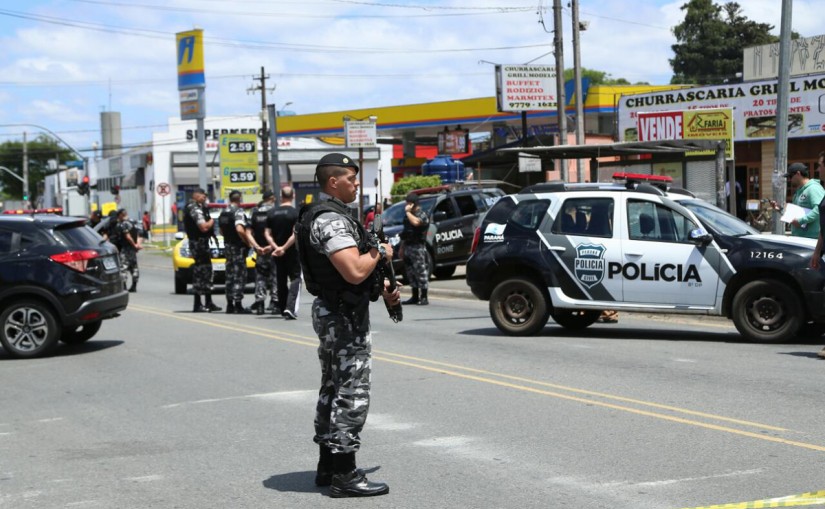 Crime aconteceu próximo a um supermercado no bairro Xaxim | Giuliano Gomes/Tribuna do Paraná