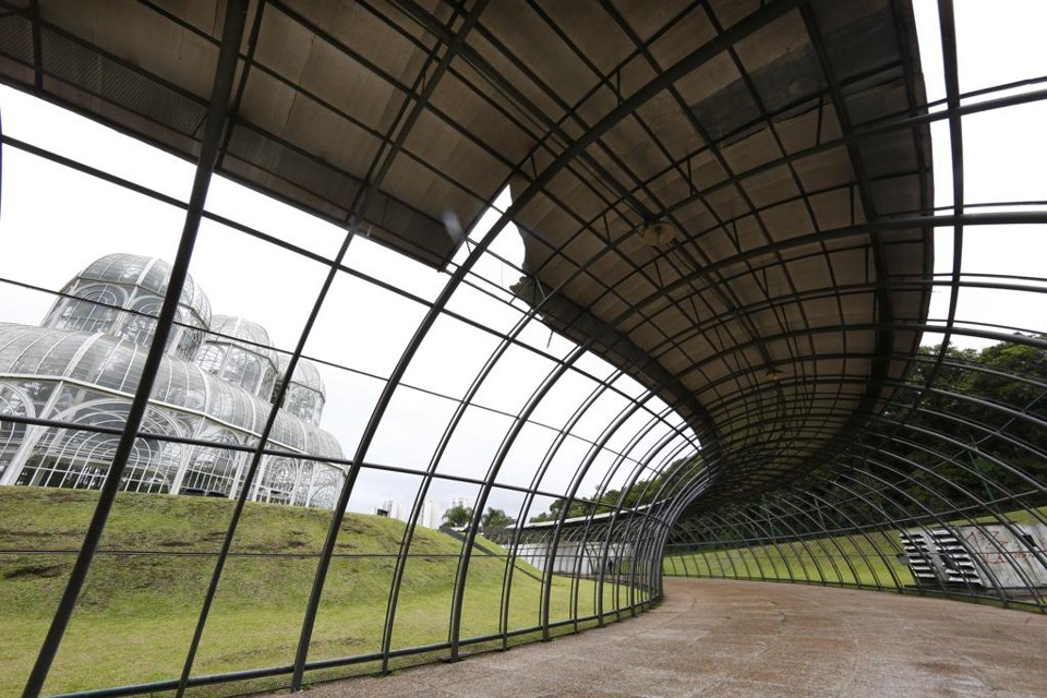 O que sobrou do Espaço Frans Krajcberg, instalado no Jardim Botânico em 2003. | Aniele Nascimento/Gazeta do Povo