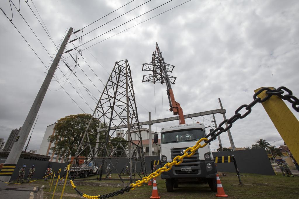 Previsão é de que até abril de 2019 torres já tenham sido removidas por completo. | Daniel Caron/Gazeta do Povo