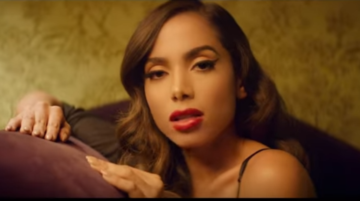 Nova música de Anitta está à frente de singles de artistas como Justin Bieber e Shakira | Reprodução