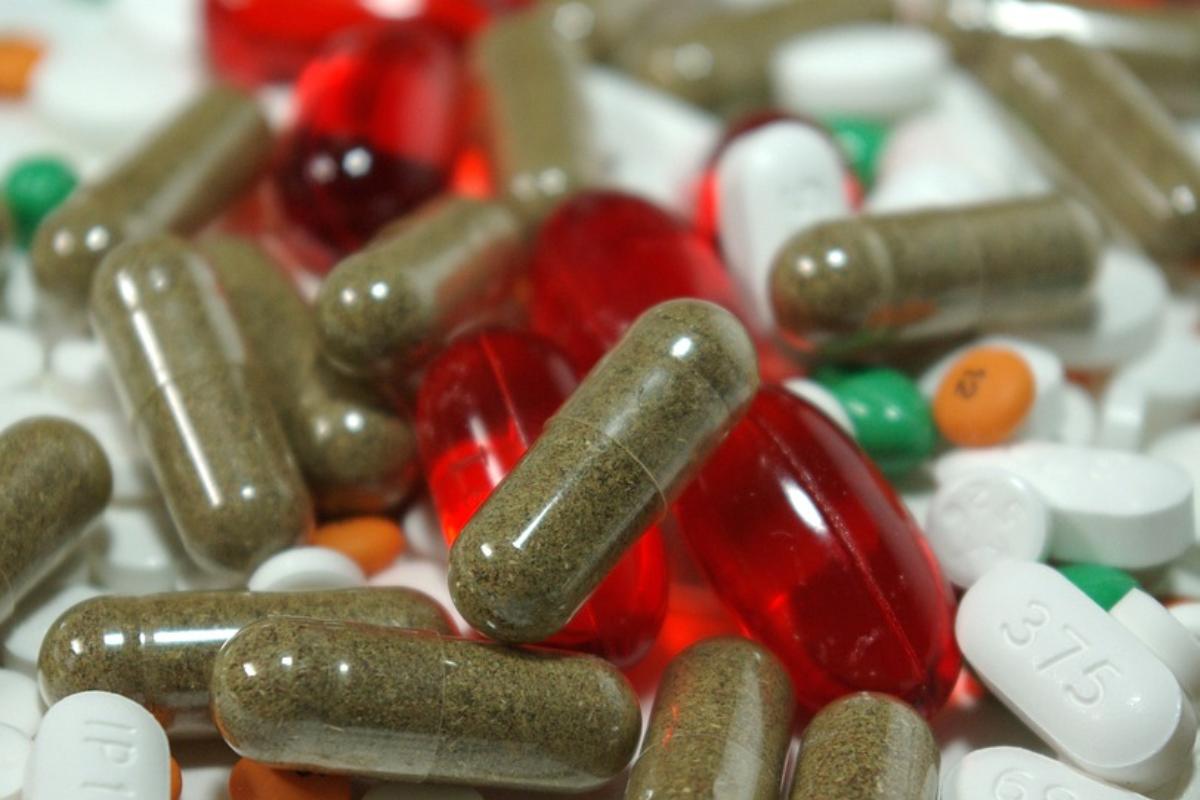 Segundo dados de agências de saúde, o número de mortes por overdose de droga em 2015, nos Estados Unidos, ultrapassou o índice de pessoas que morrem por tiros ou acidente veicular | Pixabay