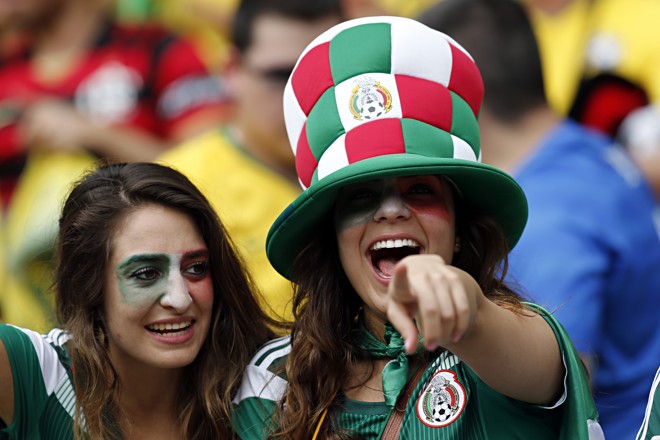 Torcedoras mexicanas em jogo da Copa do Mundo de 2014 | Albari Rosa/Gazeta do Povo