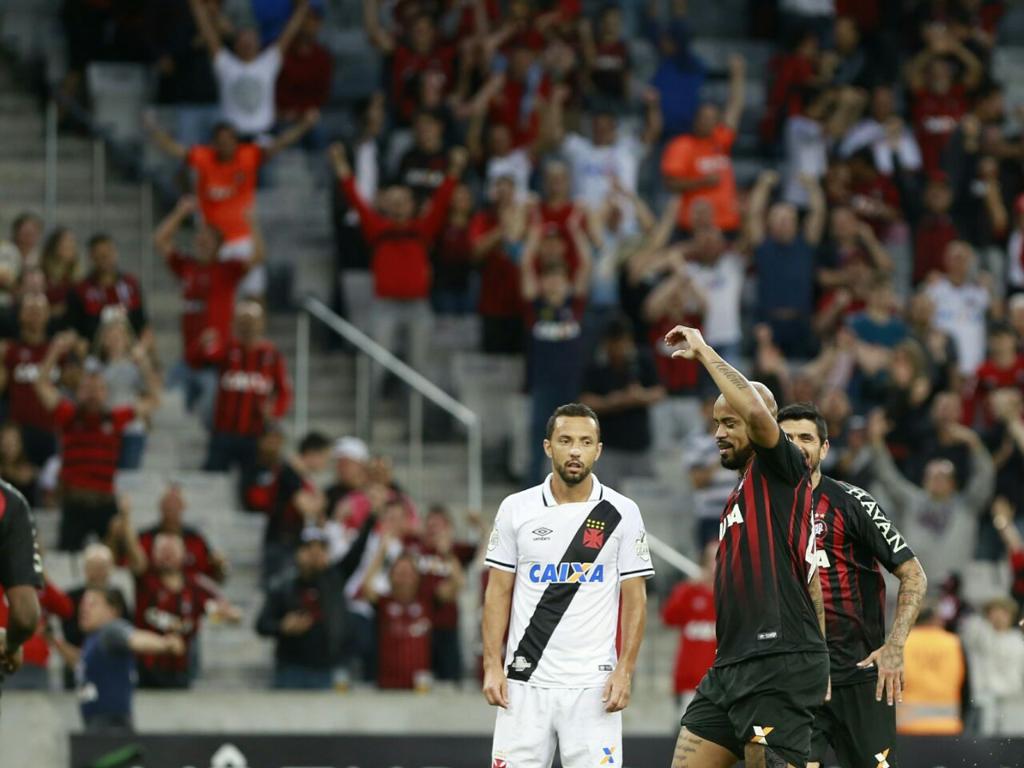 Thiago Heleno abriu o placar para o Atlético na Arena. | Marcelo Andrade/Gazeta do Povo