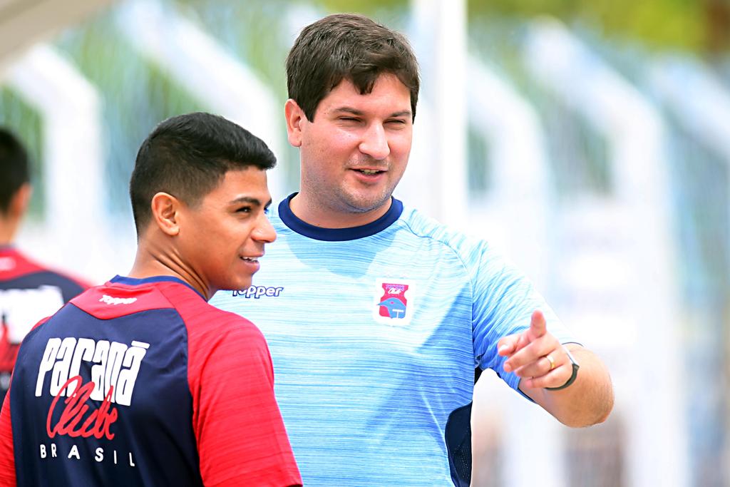 Técnico Matheus Costa e meia Renatinho.Duas peças importantes na busca pelo acesso do Tricolor. | Albari Rosa/Gazeta do Povo