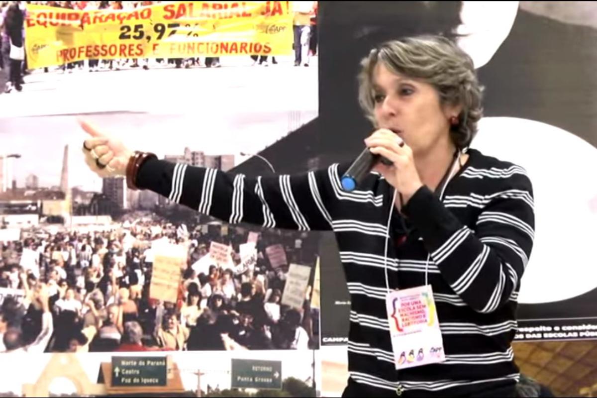 A deputada Erika Kokay (PT-DF), durante palestra no Sindicato dos trabalhadores em educação pública do Paraná | Reprodução