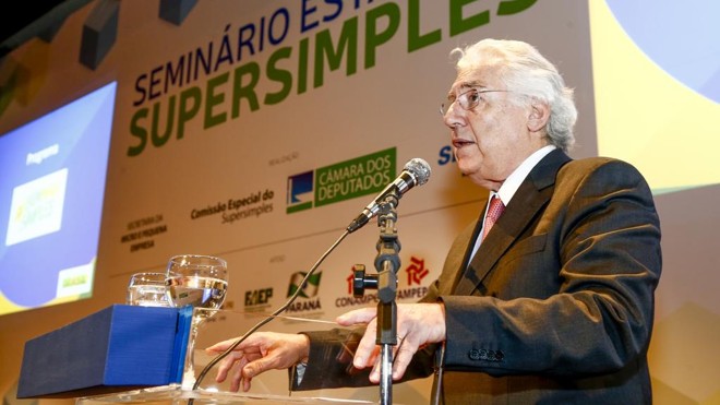 Afif Domingos, presidente do Sebrae, está à frente da articulação pelo novo Refis: 600 mil empresas podem sair do Simples por causa de dívidas tributárias, segundo ele. | Hugo Harada/Gazeta do Povo