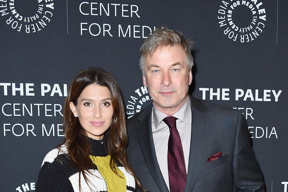 O ator Alec Baldwin e a esposa, Hilaria Baldwin, atendem a um almoço Paley Honors em homenagem a Alec no Paley Center for Media, em Nova York | Michael loccisano/AFP