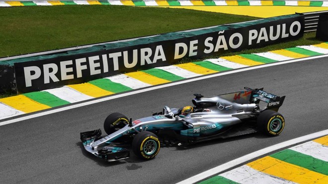 Campeão da temporada da Fórmula 1, o inglês Lewis Hamilton lamentou nas redes sociais o assalto sofrido por integrantes da sua equipe: “Isso acontece todo ano aqui”. | NELSON ALMEIDA/AFP