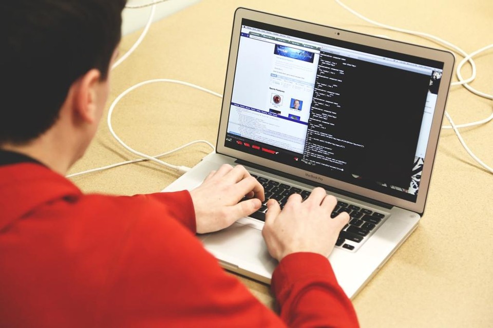 Vagas são para trabalho remoto para empresas de software dos Estados Unidos. Salários chegam a R$ 26,6 mil por mês. | Pixabay/Creative Commons