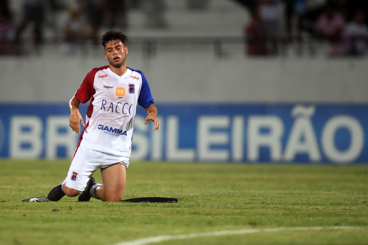 Leandro Vilela entrou no segundo tempo no duelo contra o Santa Cruz. | Albari Rosa/Gazeta do Povo