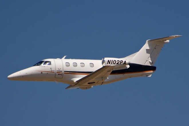O jato Phenom 100, da Embraer, é usado em aviação executiva e tem cabine pressurizada, uma das exigências do governo do Paraná | Glenn Beltz/Flickr