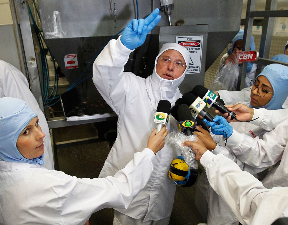 Ministro Blairo Maggi visitou frigoríficos para atestar qualidade da carne brasileira diante de problemas “pontuais” | Jonathan Campos/Gazeta do Povo