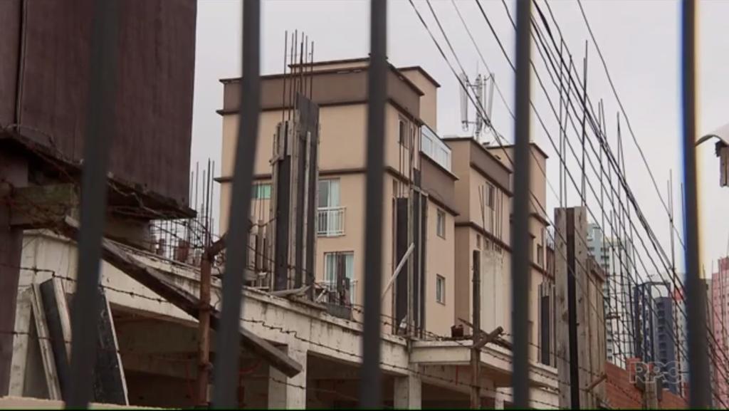 Algumas obras da empresa estão abandonadas | Reprodução/ParanáTV