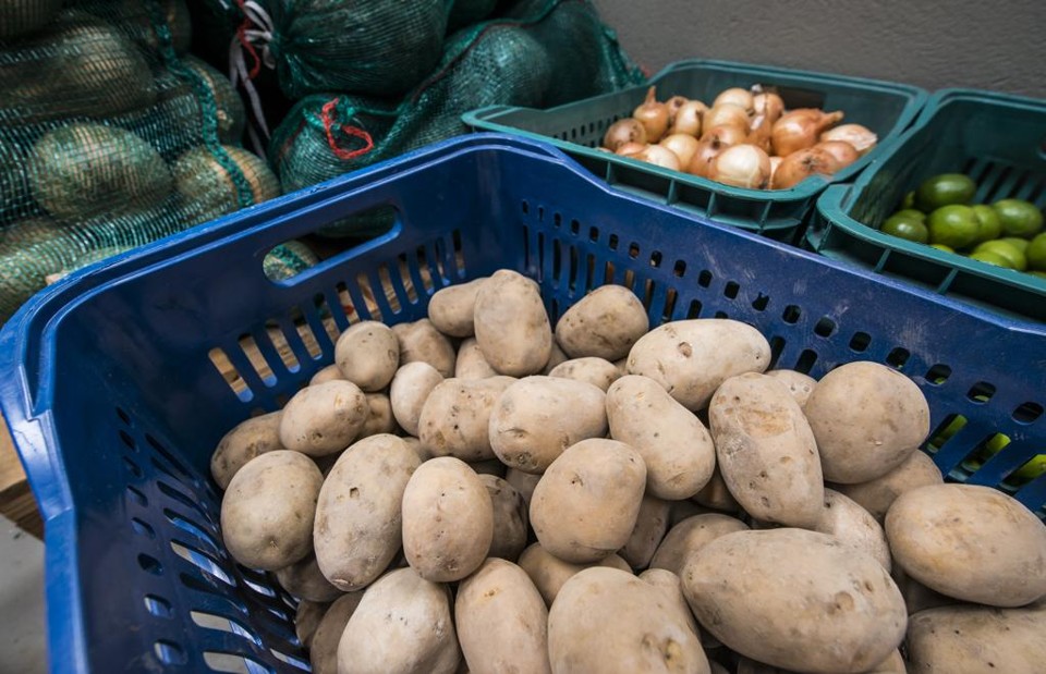Produtos como arroz, feijão, batata-inglesa, banana, entre outros ficaram bem mais baratos para a população ao longo deste ano. | Leticia Akemi/Letícia Akemi / Gazeta do Povo