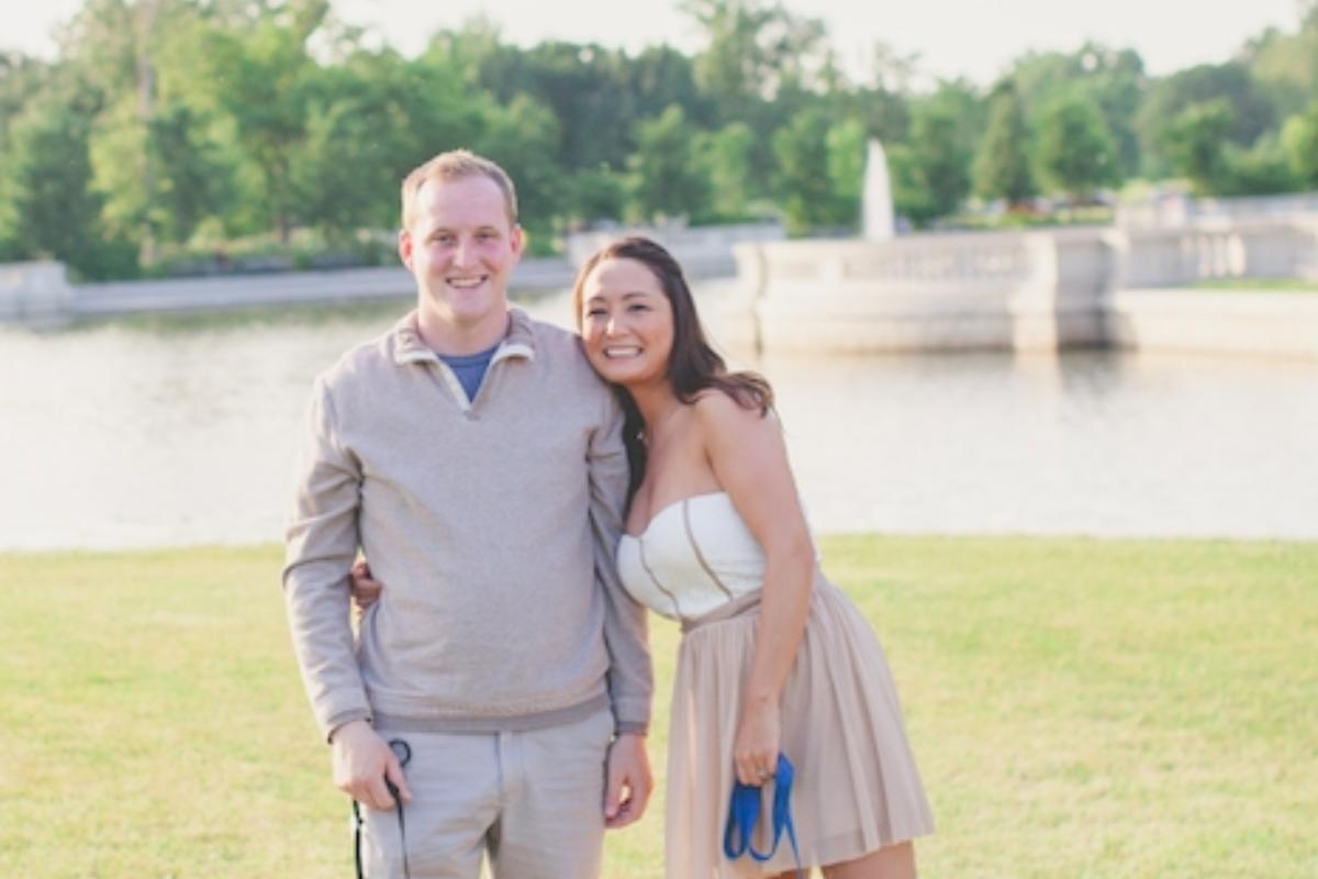 Com dois diplomas de graduação e um mestrado em finanças, Michelle Schroeder-Gardner usou seu conhecimento para sair das dívidas e mudar de vida. | Reprodução/Making Sense of Cents