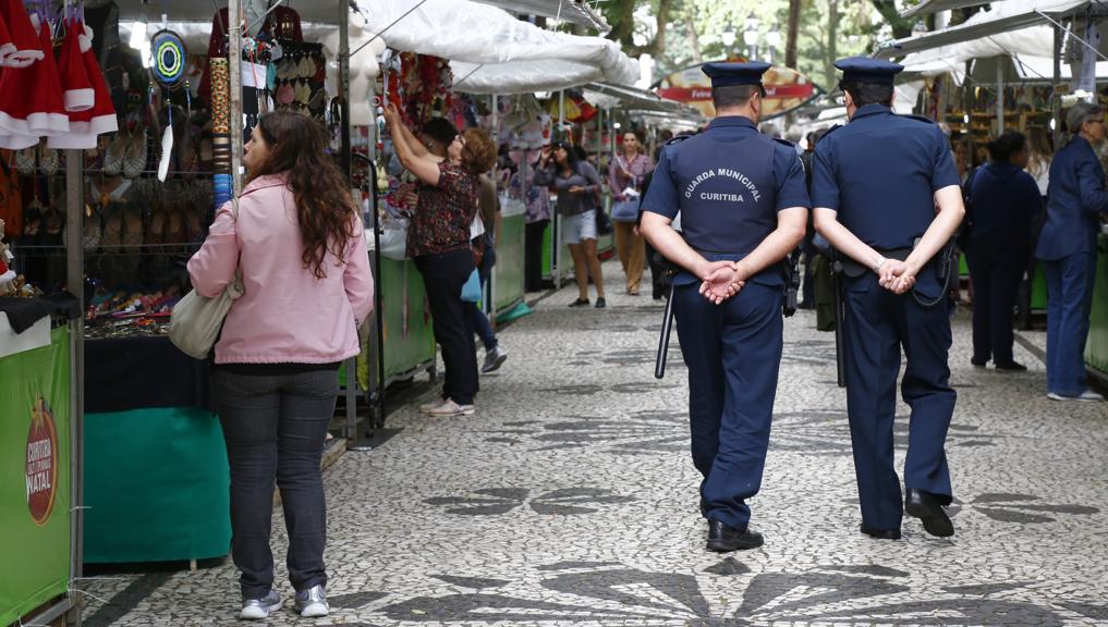 Presença da guarda dá mais segurança para feirantes e clientes | Aniele Nascimento/Gazeta do Povo