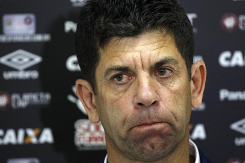 Técnico do Atlético garante que seu futuro já está definido, mas faz mistério Técnico Fabiano Soares pode fazer a sua última partida no comando do Furacão no domingo. | Daniel Caron/Gazeta do Povo