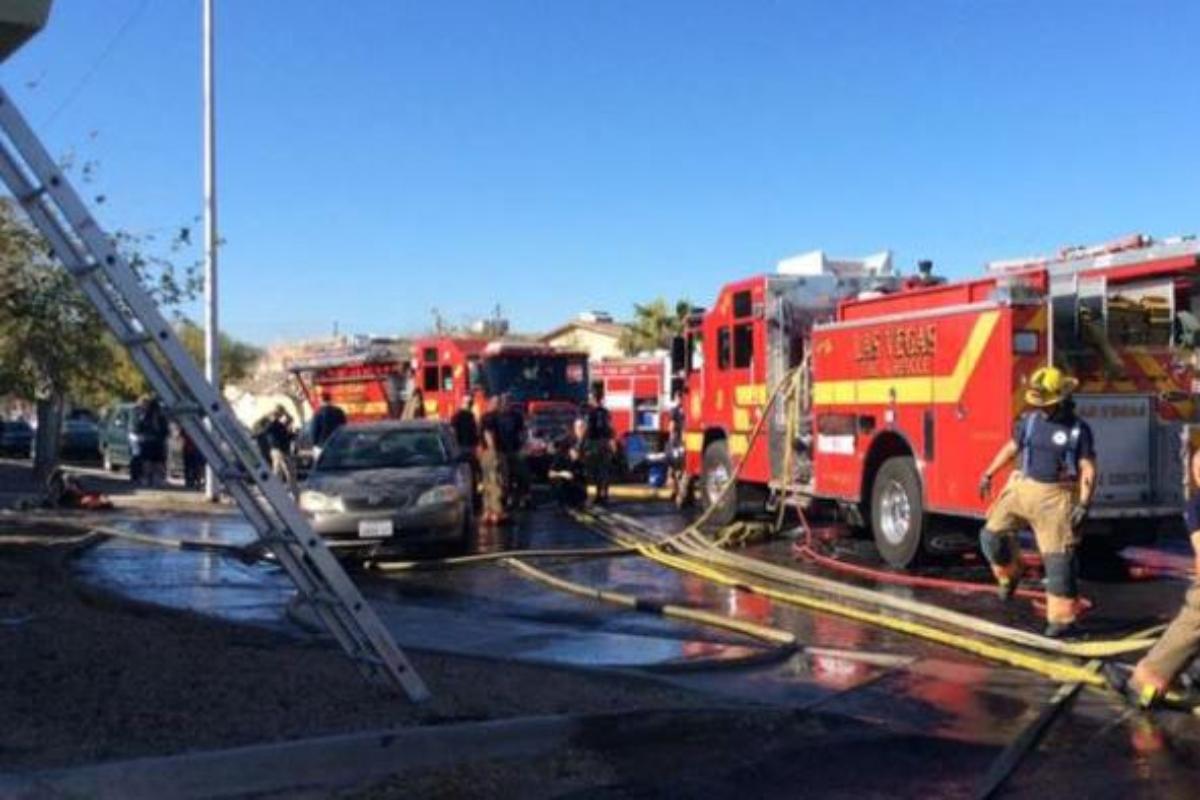 Logo depois que morador de rua salvou crianças, bombeiros chegaram ao local e contiveram o incêndio | Reprodução